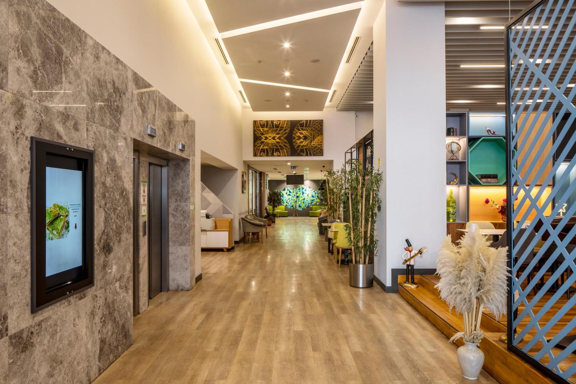 Holiday Inn Sisli By Ihg Istanbul Ngoại thất bức ảnh