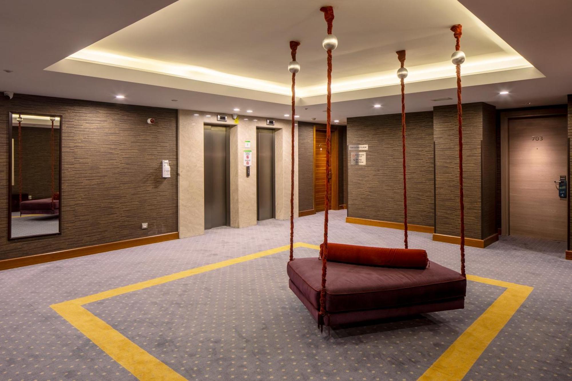 Holiday Inn Sisli By Ihg Istanbul Ngoại thất bức ảnh