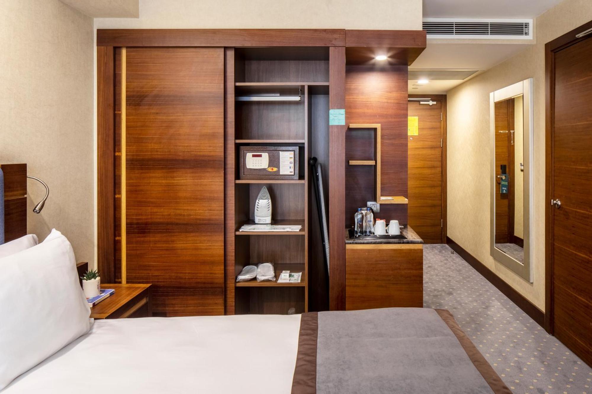Holiday Inn Sisli By Ihg Istanbul Ngoại thất bức ảnh