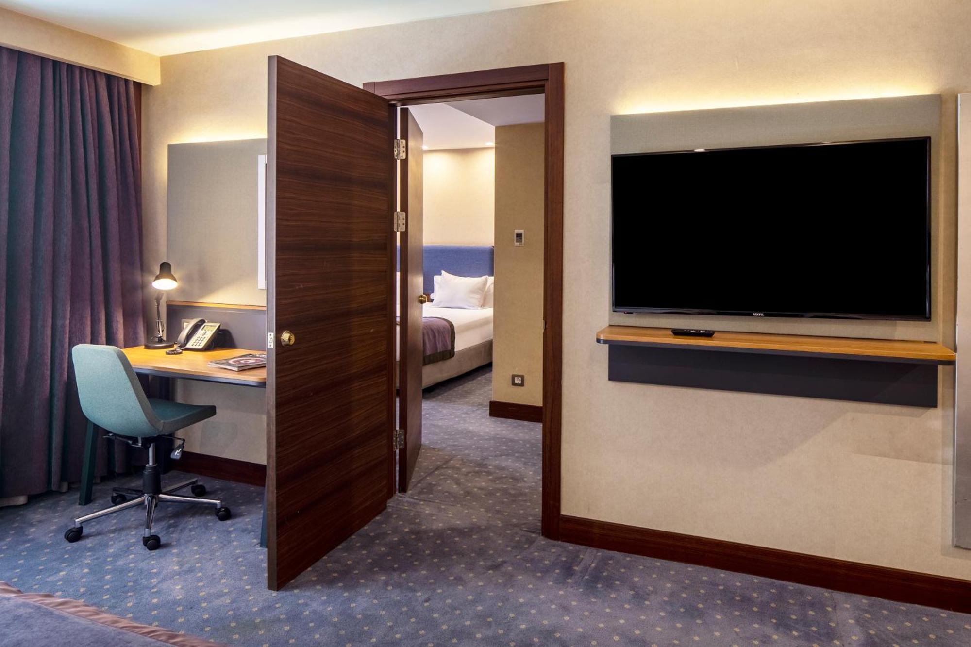 Holiday Inn Sisli By Ihg Istanbul Ngoại thất bức ảnh