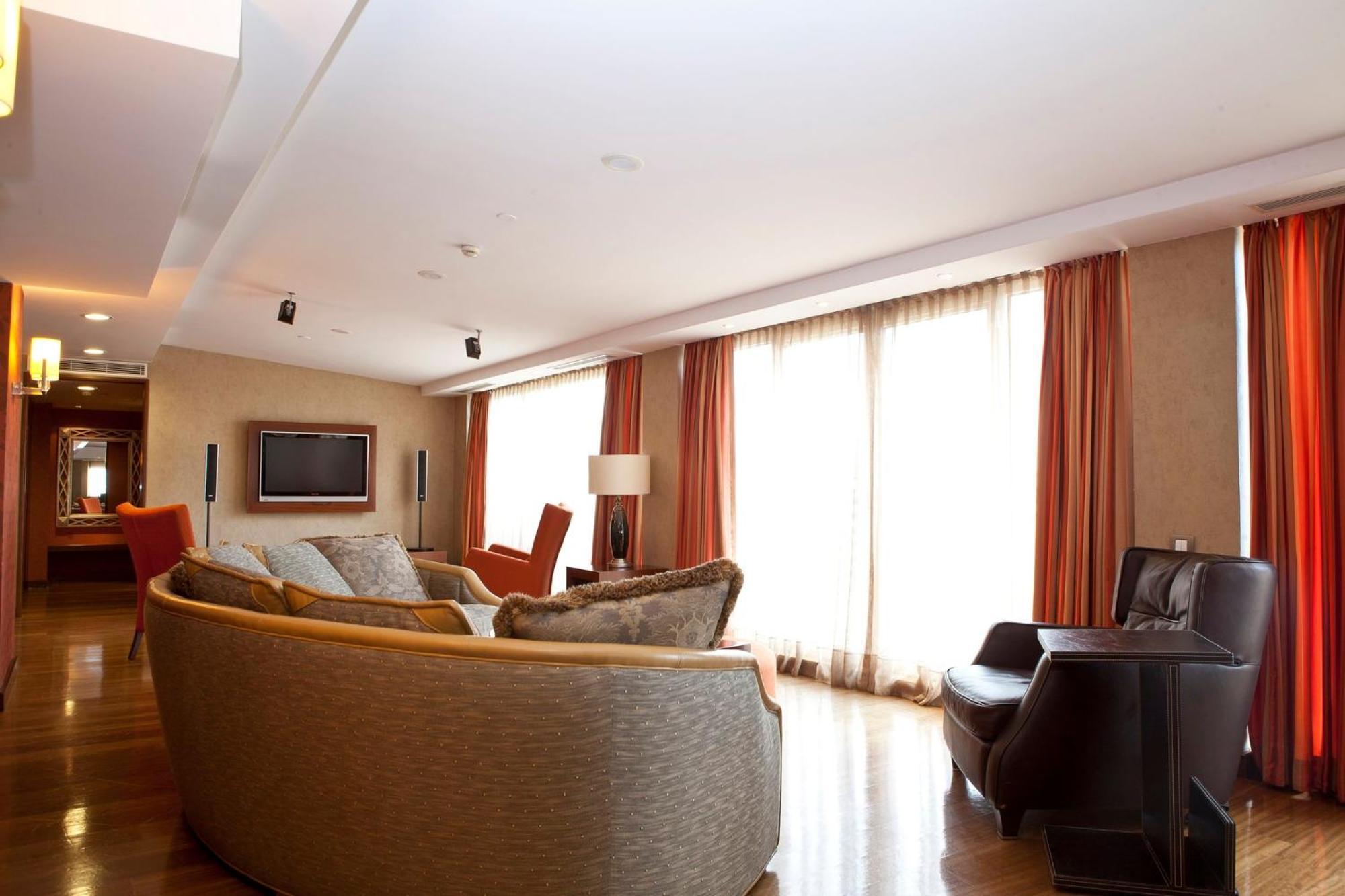 Holiday Inn Sisli By Ihg Istanbul Ngoại thất bức ảnh