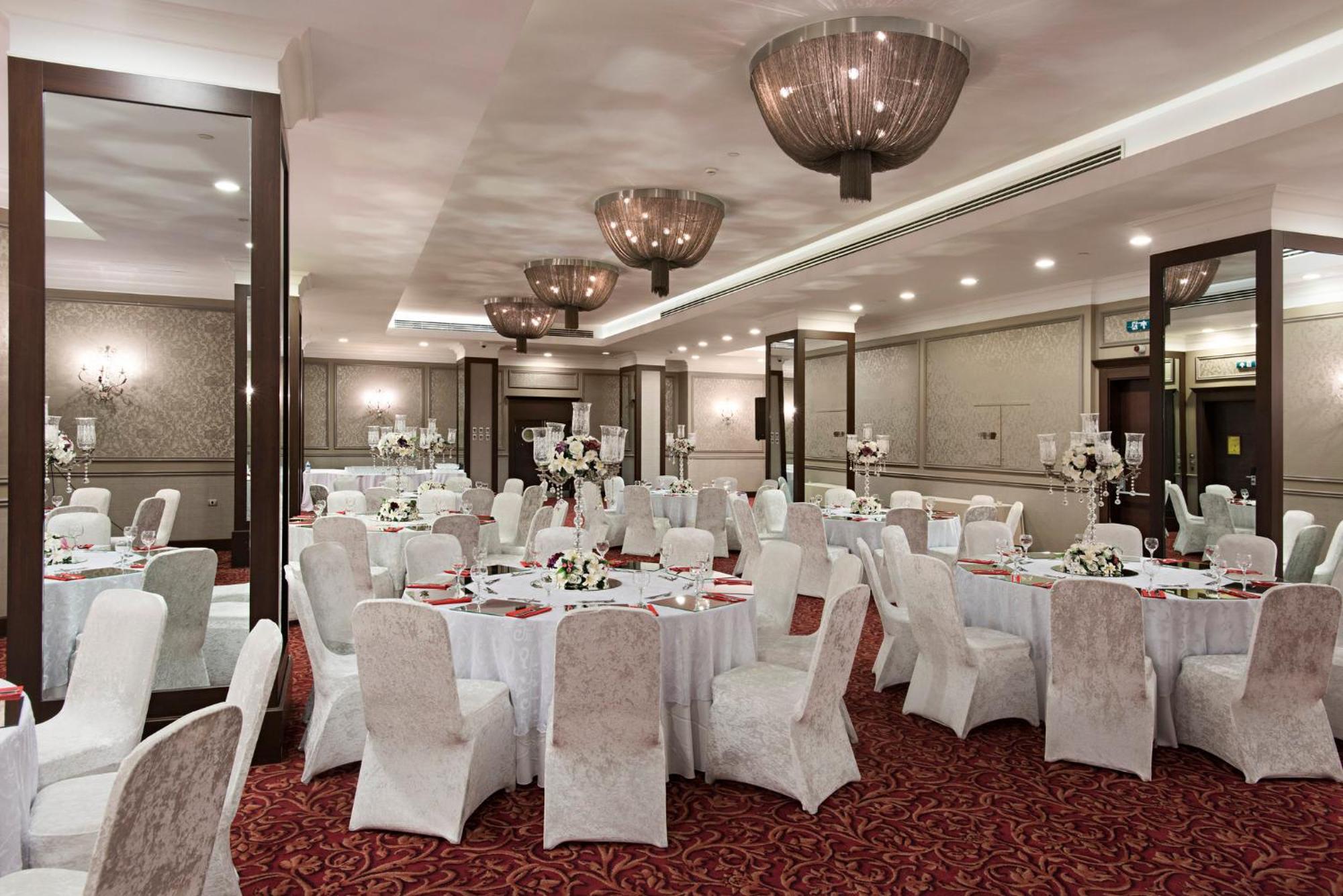 Holiday Inn Sisli By Ihg Istanbul Ngoại thất bức ảnh