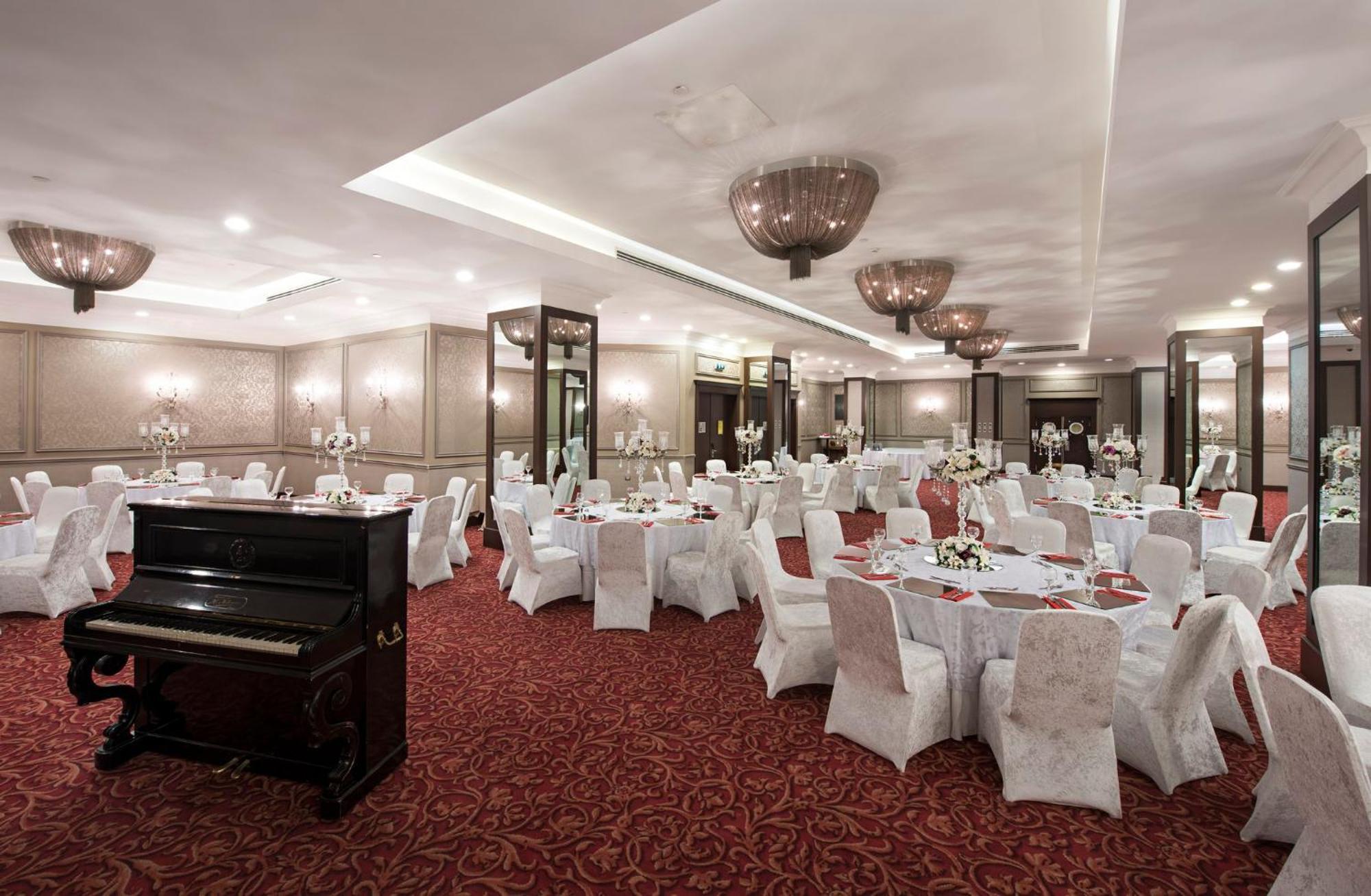 Holiday Inn Sisli By Ihg Istanbul Ngoại thất bức ảnh