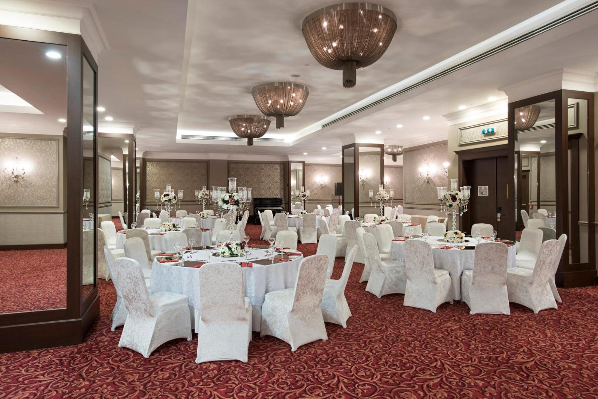 Holiday Inn Sisli By Ihg Istanbul Ngoại thất bức ảnh