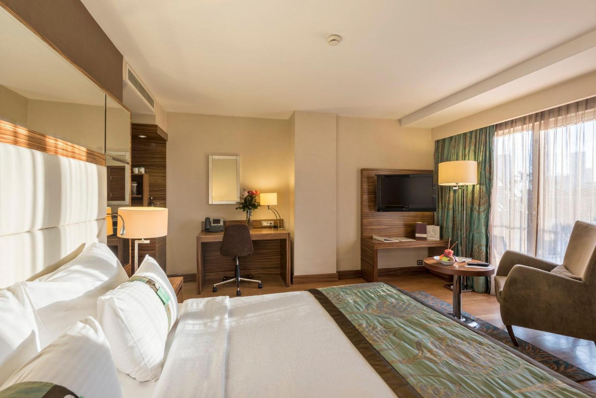 Holiday Inn Sisli By Ihg Istanbul Ngoại thất bức ảnh