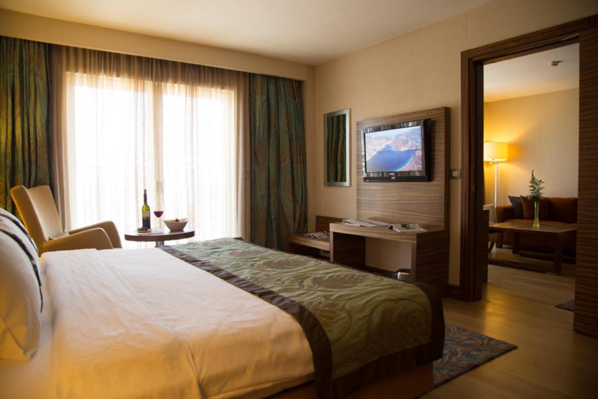 Holiday Inn Sisli By Ihg Istanbul Ngoại thất bức ảnh